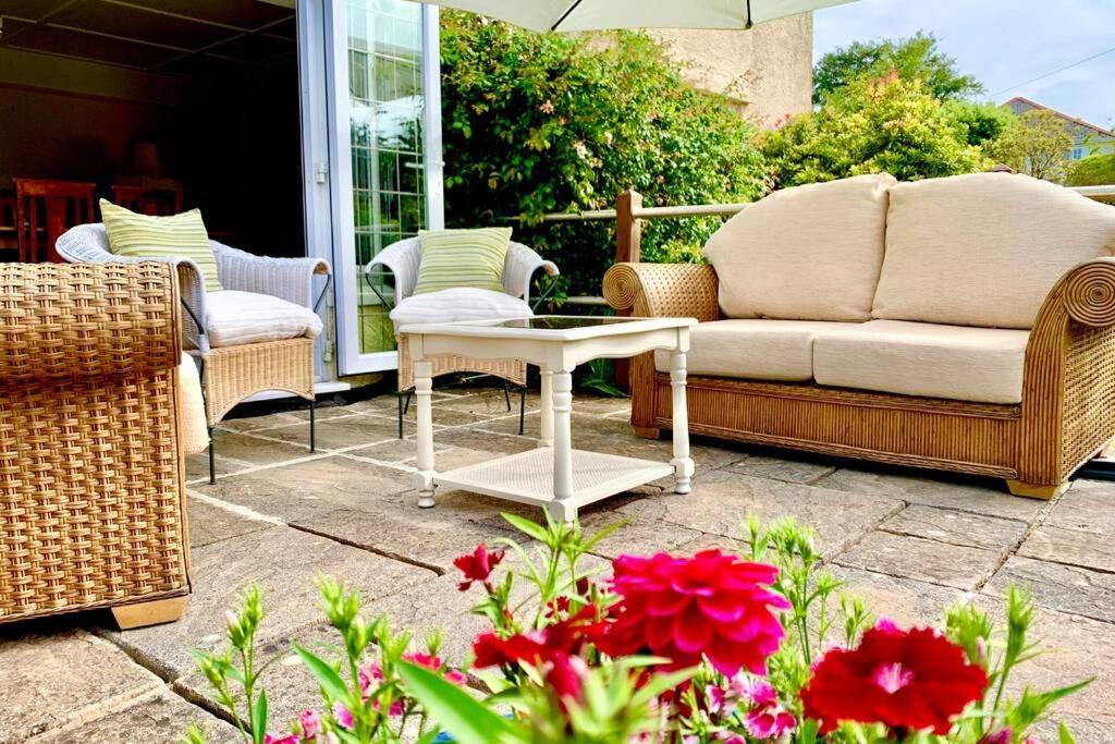 Hectors House Comfortable 4 Bed House In Mature Gardens Yelverton Eksteriør billede