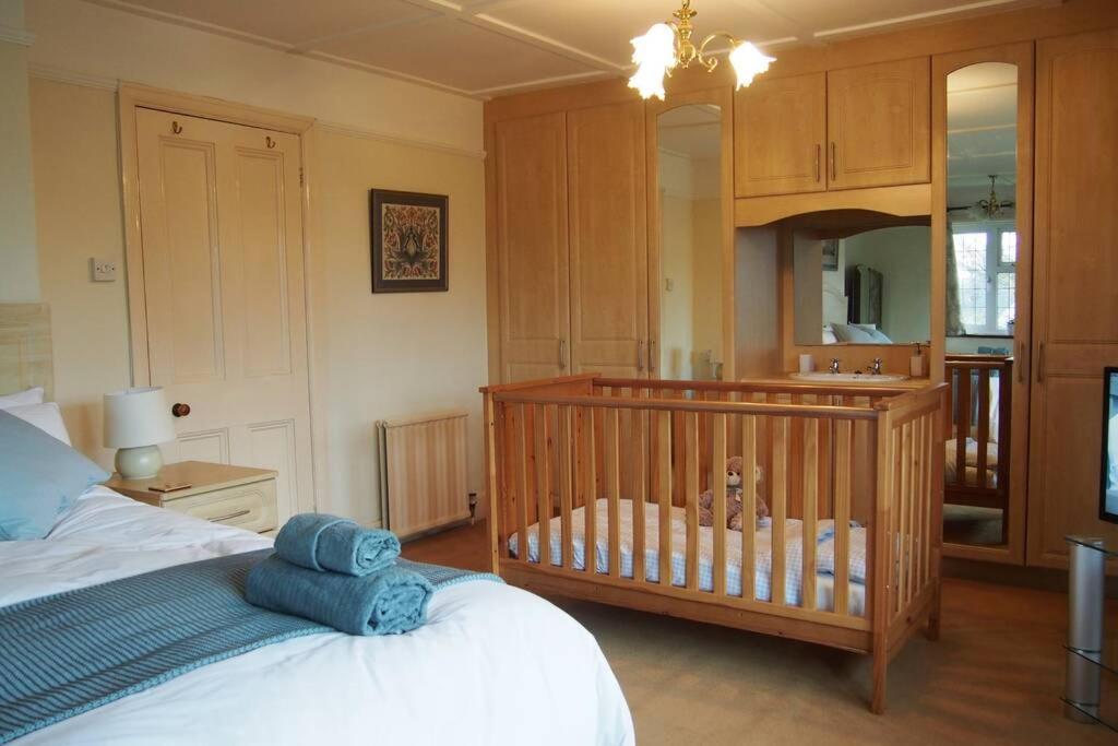 Hectors House Comfortable 4 Bed House In Mature Gardens Yelverton Eksteriør billede