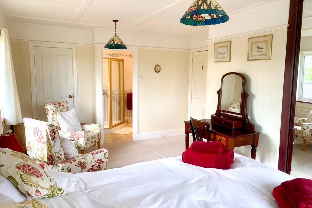 Hectors House Comfortable 4 Bed House In Mature Gardens Yelverton Eksteriør billede
