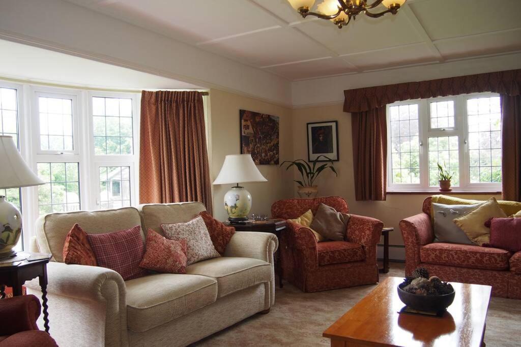Hectors House Comfortable 4 Bed House In Mature Gardens Yelverton Eksteriør billede