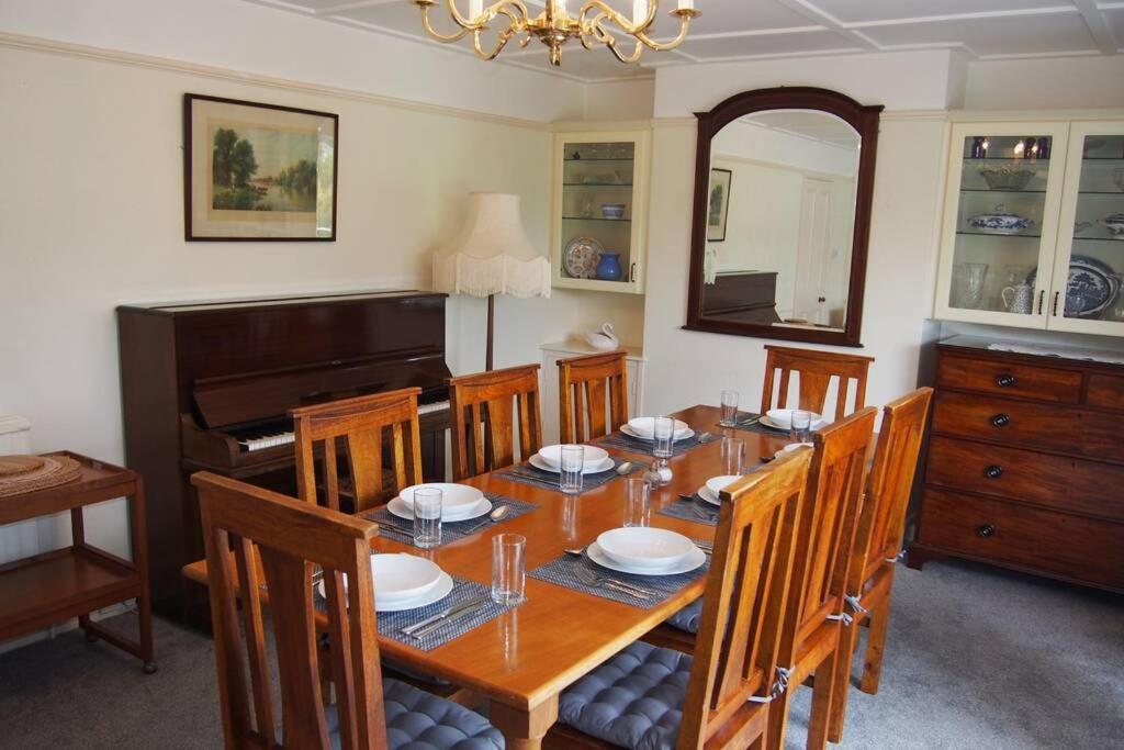 Hectors House Comfortable 4 Bed House In Mature Gardens Yelverton Eksteriør billede