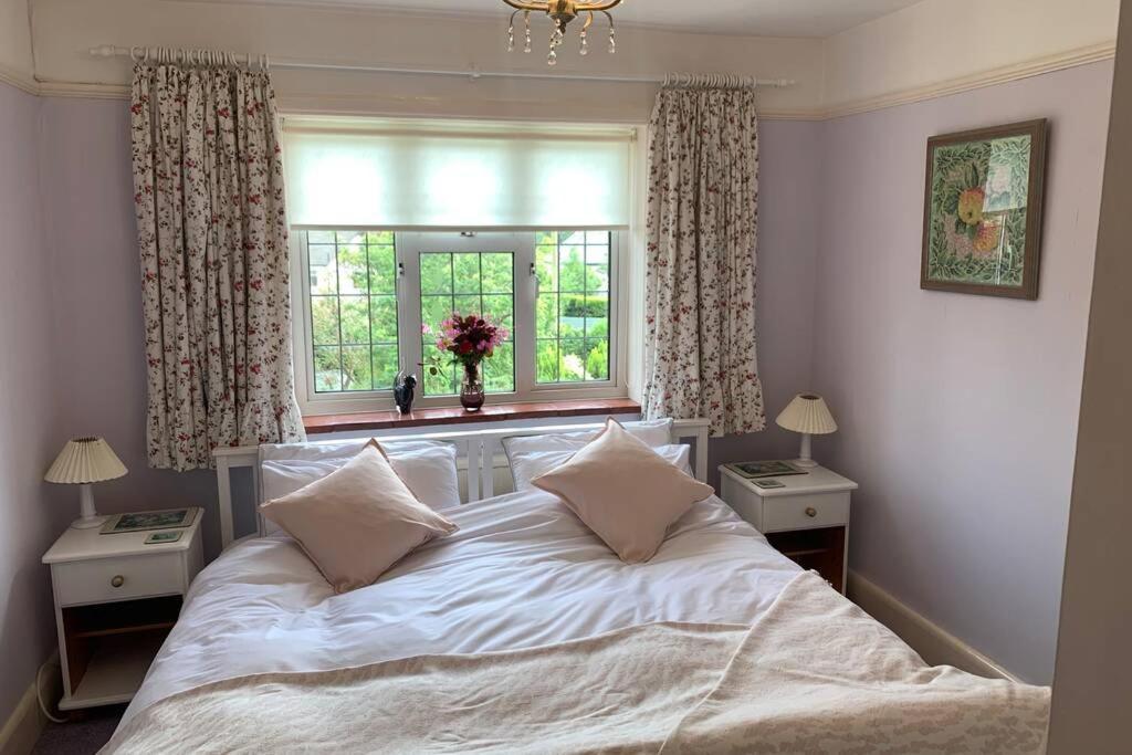 Hectors House Comfortable 4 Bed House In Mature Gardens Yelverton Eksteriør billede