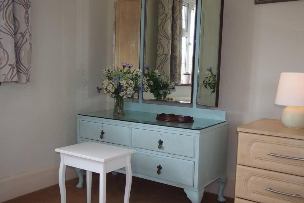 Hectors House Comfortable 4 Bed House In Mature Gardens Yelverton Eksteriør billede