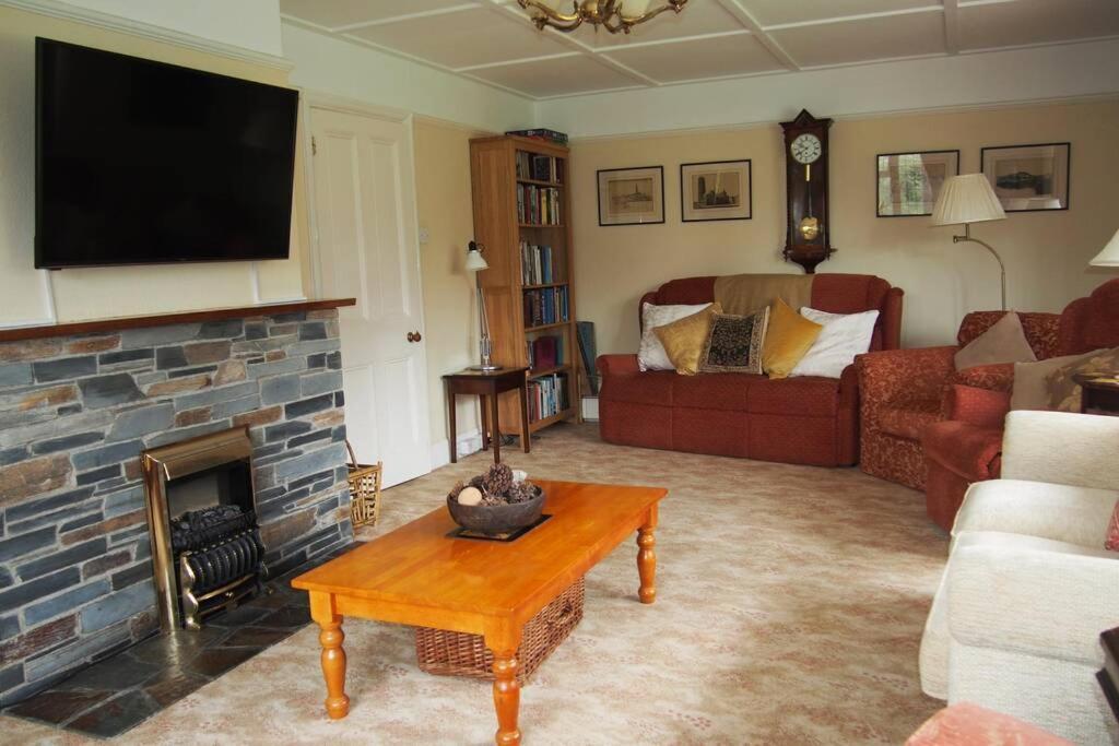 Hectors House Comfortable 4 Bed House In Mature Gardens Yelverton Eksteriør billede