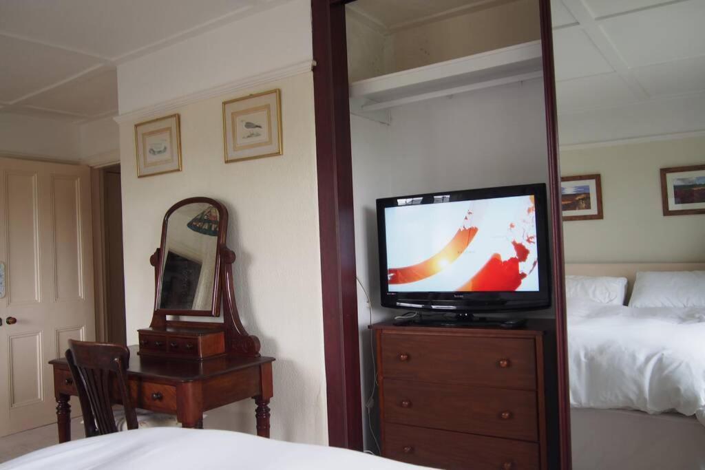 Hectors House Comfortable 4 Bed House In Mature Gardens Yelverton Eksteriør billede