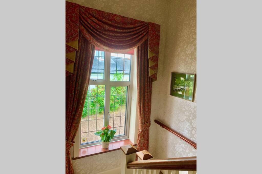 Hectors House Comfortable 4 Bed House In Mature Gardens Yelverton Eksteriør billede