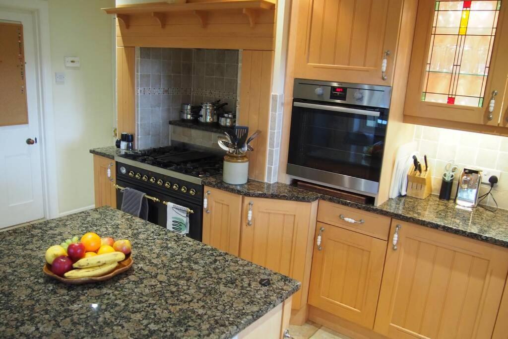 Hectors House Comfortable 4 Bed House In Mature Gardens Yelverton Eksteriør billede