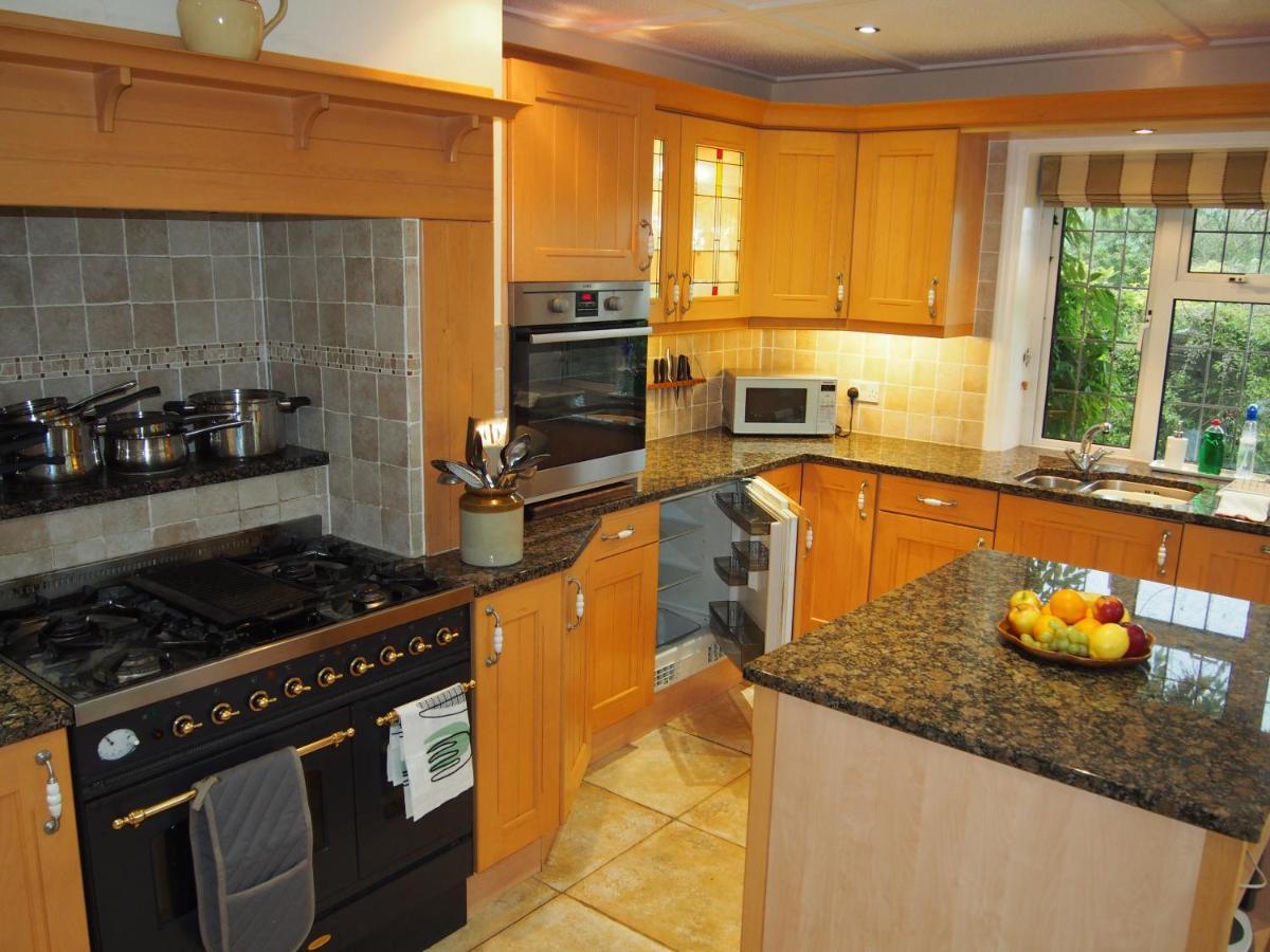 Hectors House Comfortable 4 Bed House In Mature Gardens Yelverton Eksteriør billede